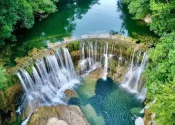 Exploration inoubliable : la Cascade de la Vis et ses secrets naturels